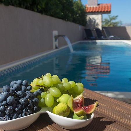 Life - New And Luxury Holiday House Каштела Экстерьер фото