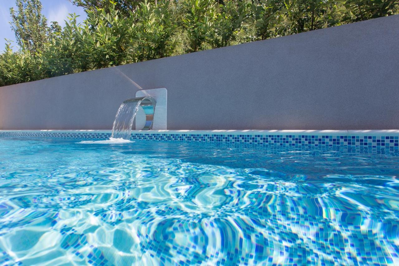 Life - New And Luxury Holiday House Каштела Экстерьер фото