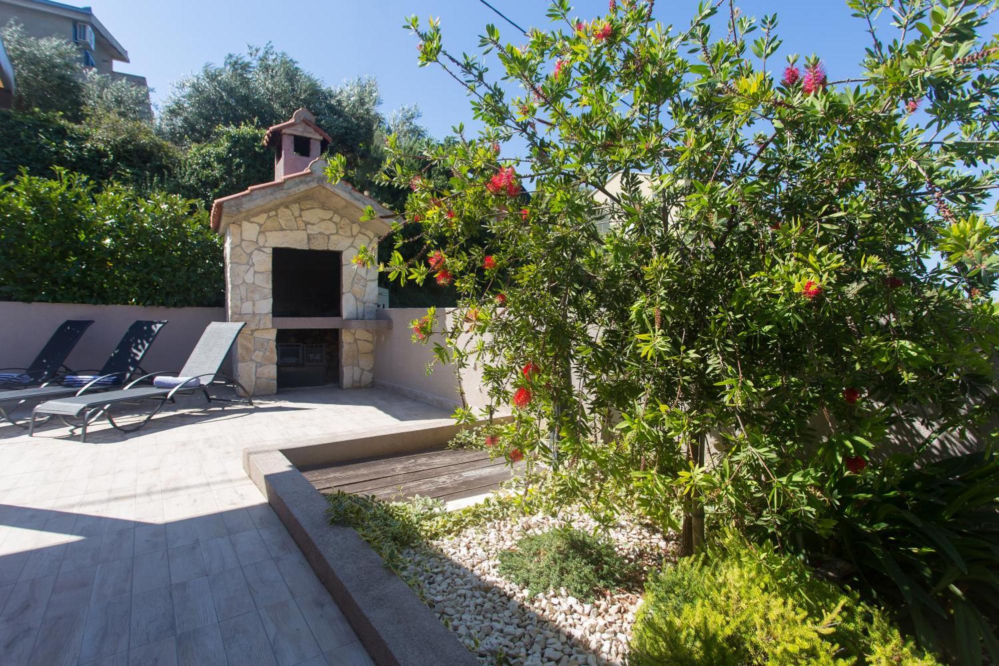Life - New And Luxury Holiday House Каштела Экстерьер фото