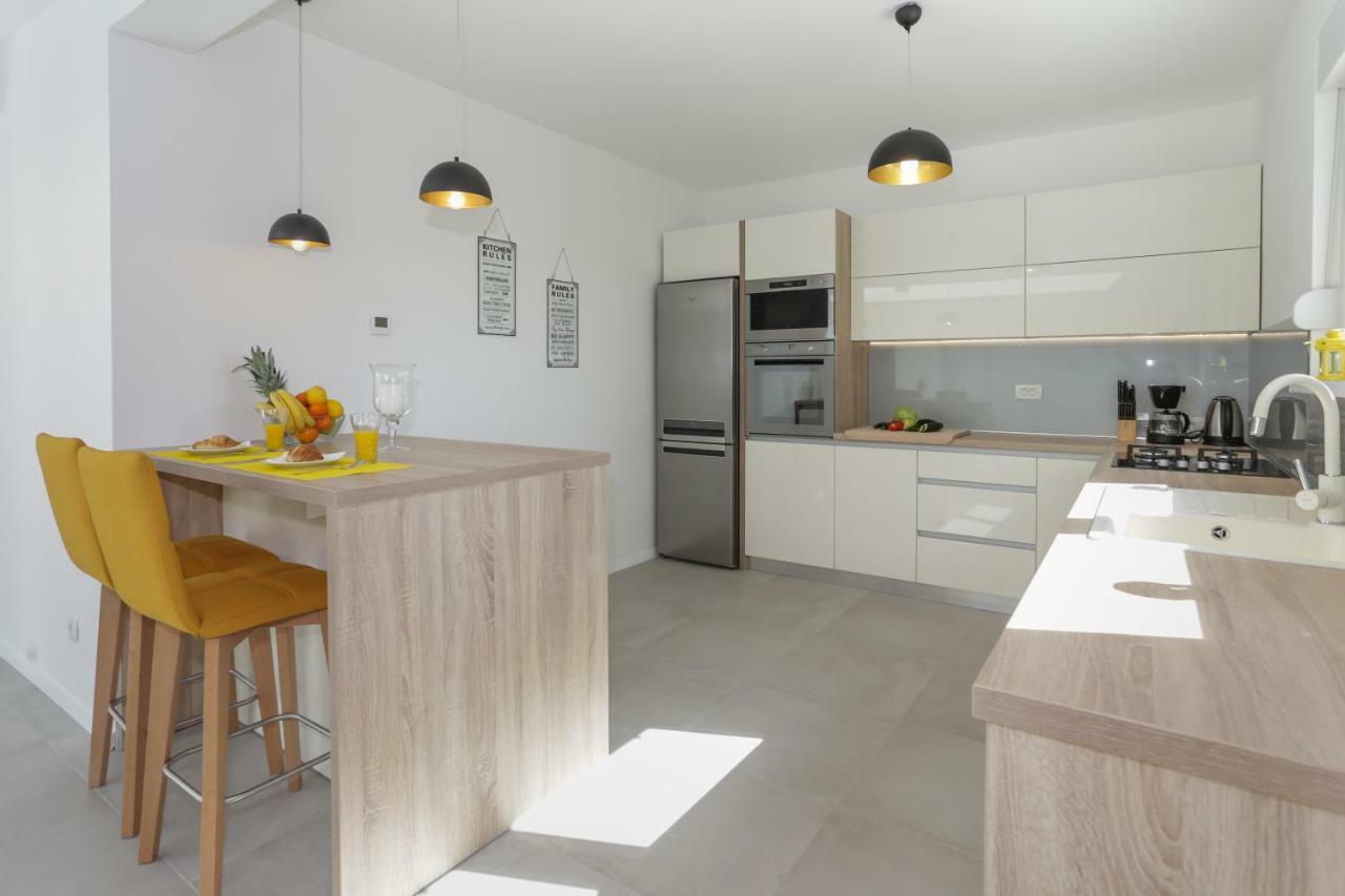 Life - New And Luxury Holiday House Каштела Экстерьер фото