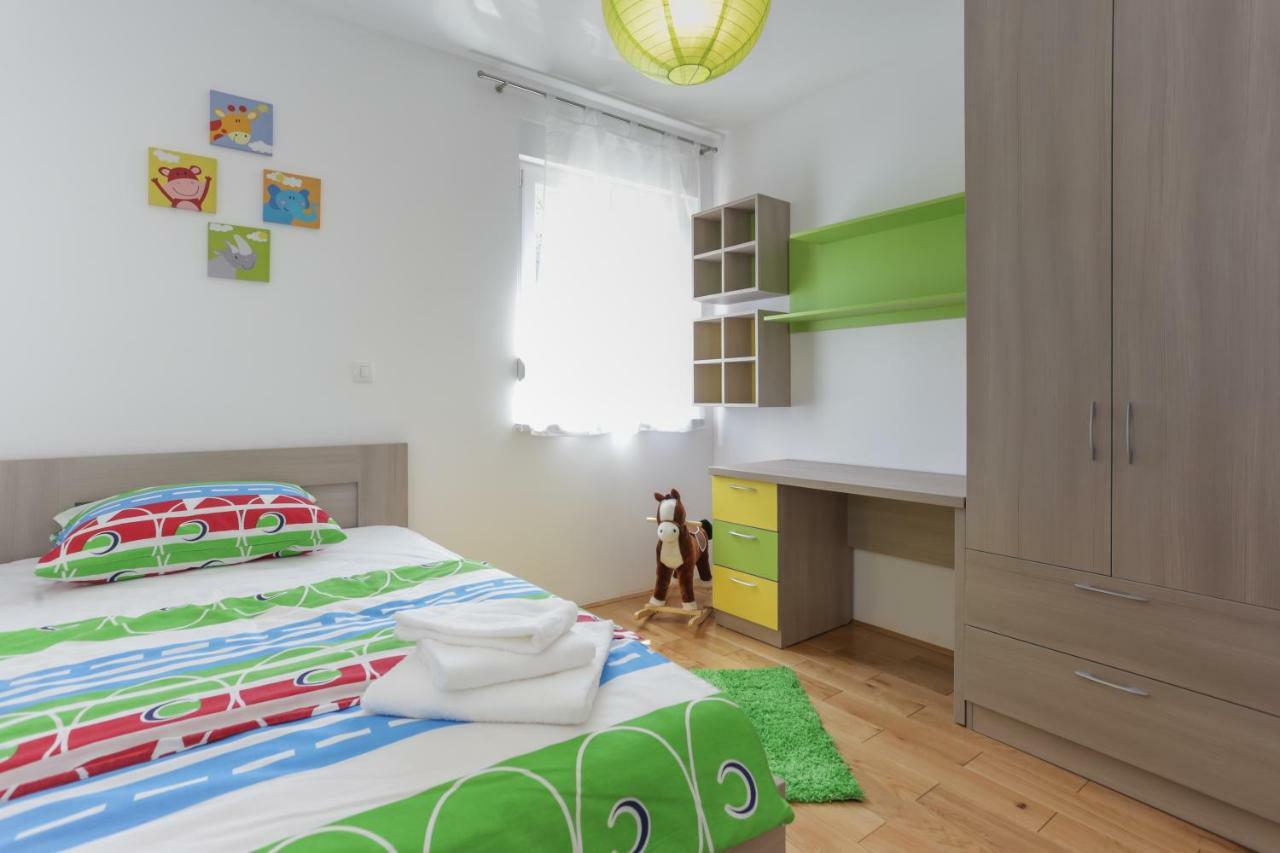 Life - New And Luxury Holiday House Каштела Экстерьер фото
